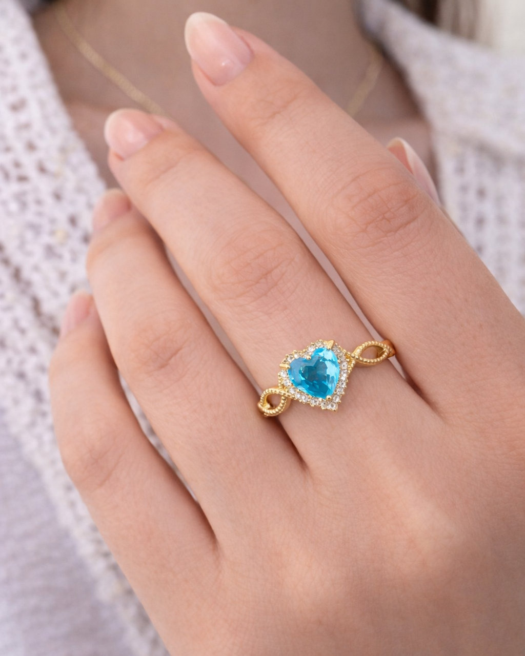 Anillo Ajustable Corazón Celeste – Acero Inoxidable Dorado