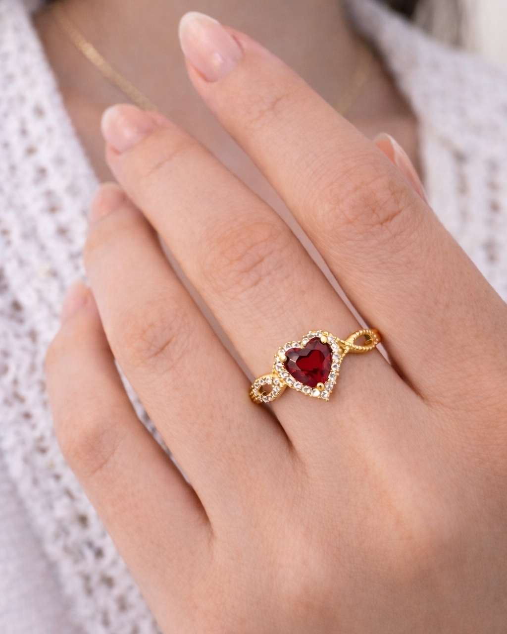 Anillo Corazón Rubí Ajustable – Acero Inoxidable Quirúrgico