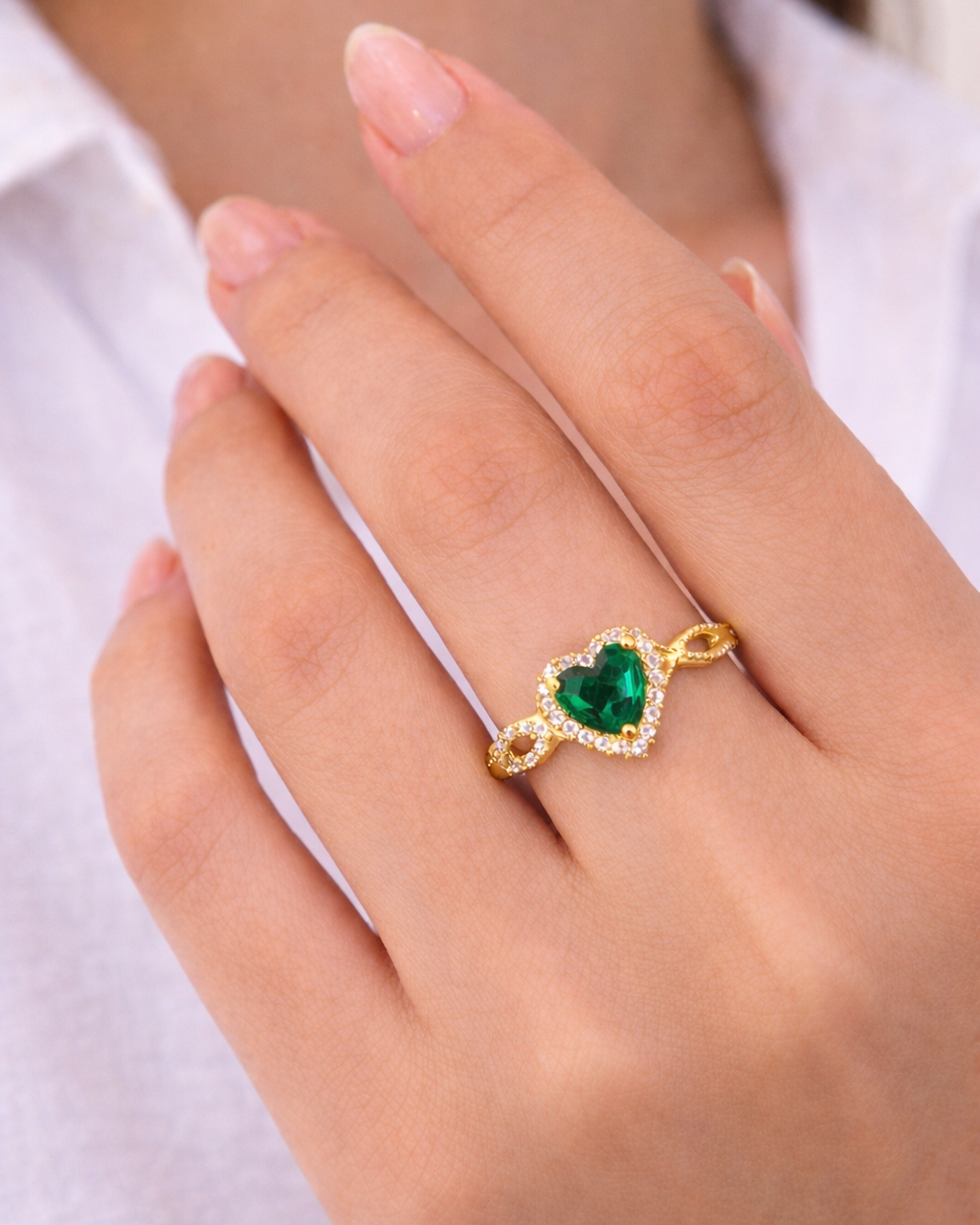 Anillo Corazón Esmeralda Ajustable – Acero Inoxidable Quirúrgico