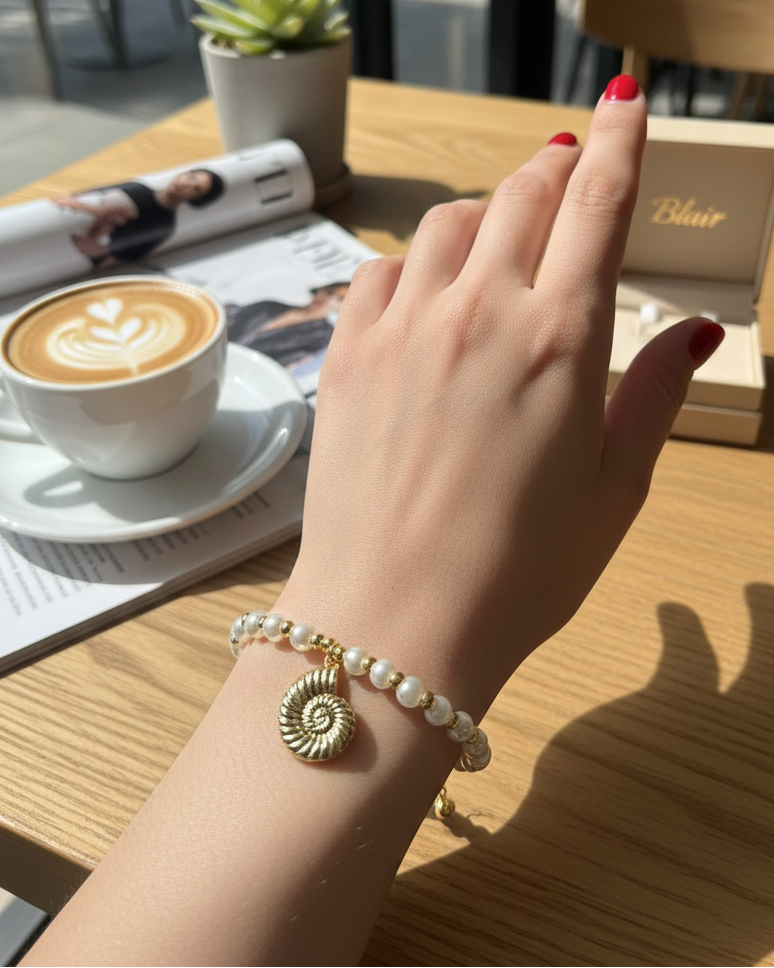 Pulsera Perlas + Caracol Dorado - Acero Inoxidable Quirúrgico 🌊✨